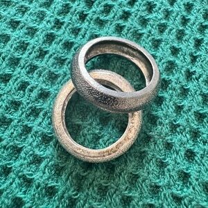 Silver and dark silver rings